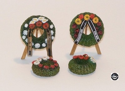 PlusModel Funeral wreaths with easels / Trauerkränze&Staffelei 1:48 Diorama 4045