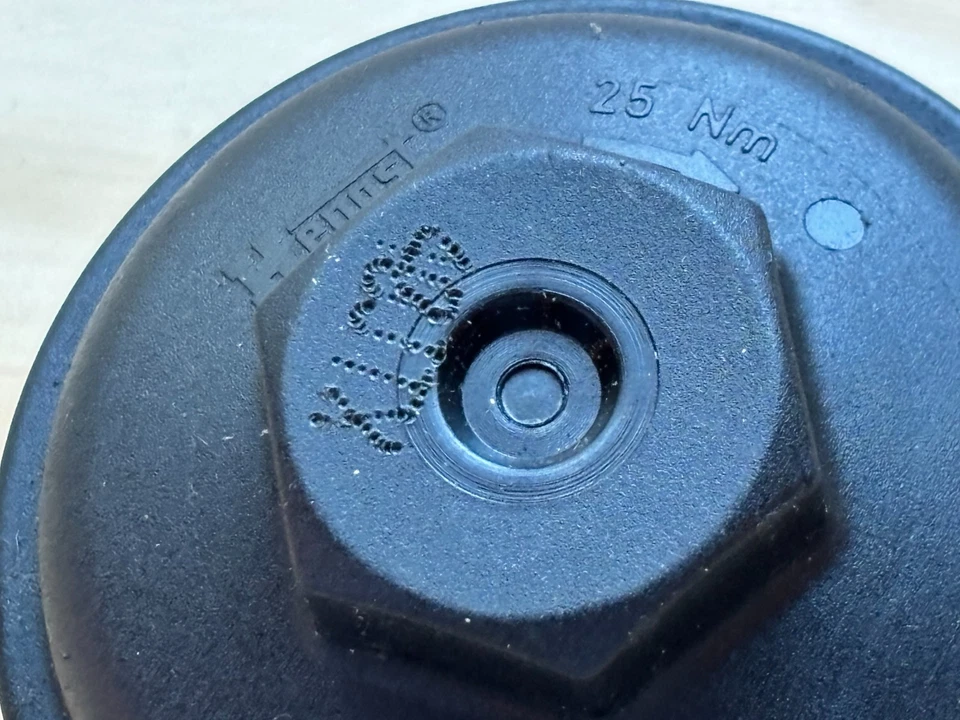 Tapa de filtro de aceite Hengst 12 605 366 GM 2,4 L Equinox Terrain Regal Verano Chevy OEM Foto 4 de 4