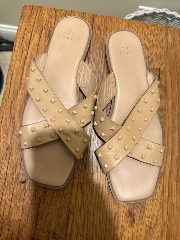 A New Day women’s studded tan sandals slip on flats size 9