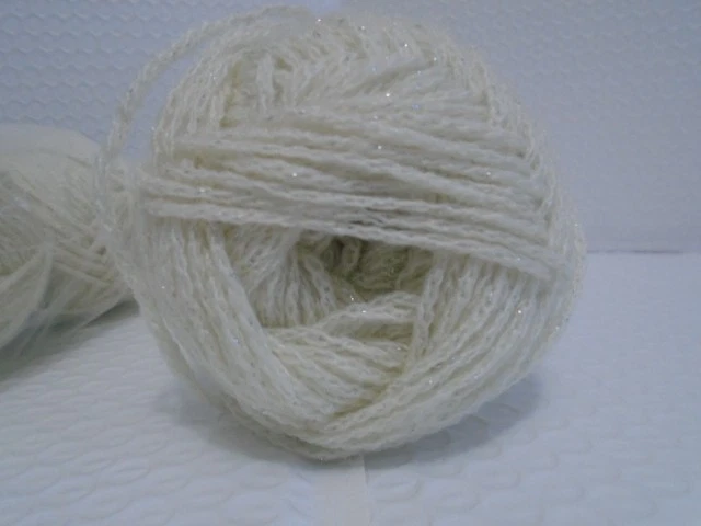 Cuatro madejas de 3 oz Downton Abbey Lady Mary, color metálico Lily Ice Foto 3 de 4