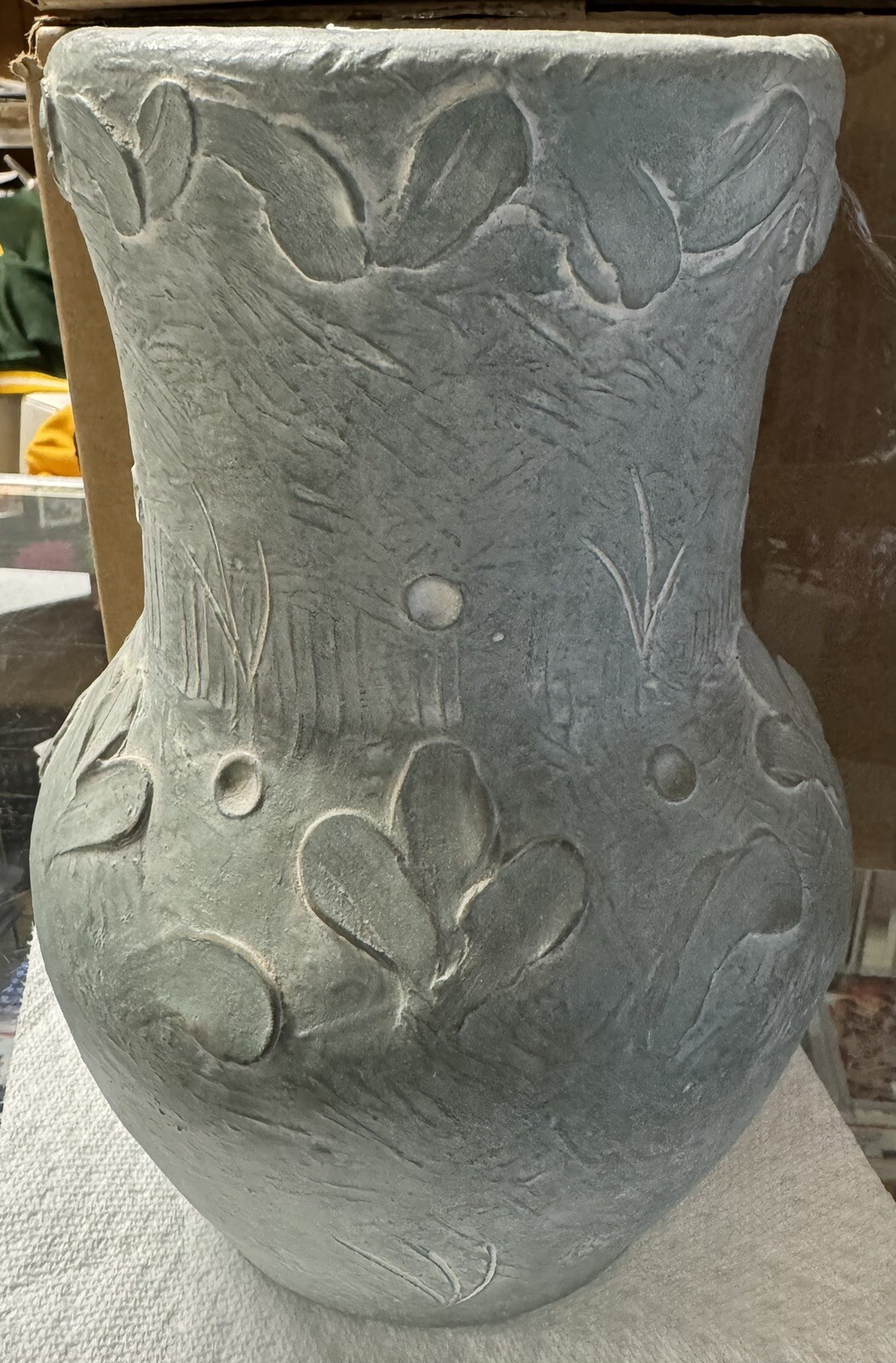 Isabel Bloom Signed 2002 Retired Flower Vase 9" tall 6” wide sculpture