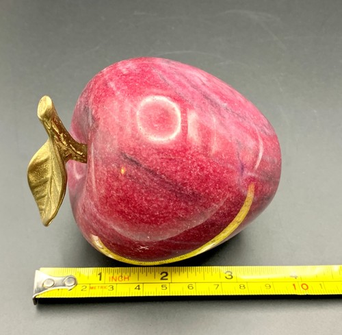 Red Alabaster Marble Stone Paperweight Apple With Brass Stem & Leaf Vintage - Picture 5 of 6