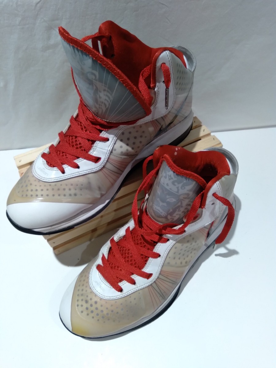 Nike Air Max LeBron James V2 Size 12 429676- 100 White/Black