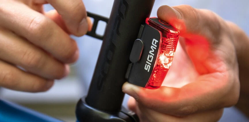 SIGMA INFINITY USB RÜCKLICHT AKKU ☚ LED FAHRRAD LAMPE LEUCHTE HINTERRAD STRAHLER - Bild 4 von 4