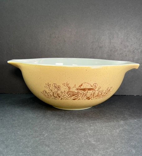 Vintage PYREX “Forest Fancies” #443 2.5 L Cinderella Mixing Nesting Bowl