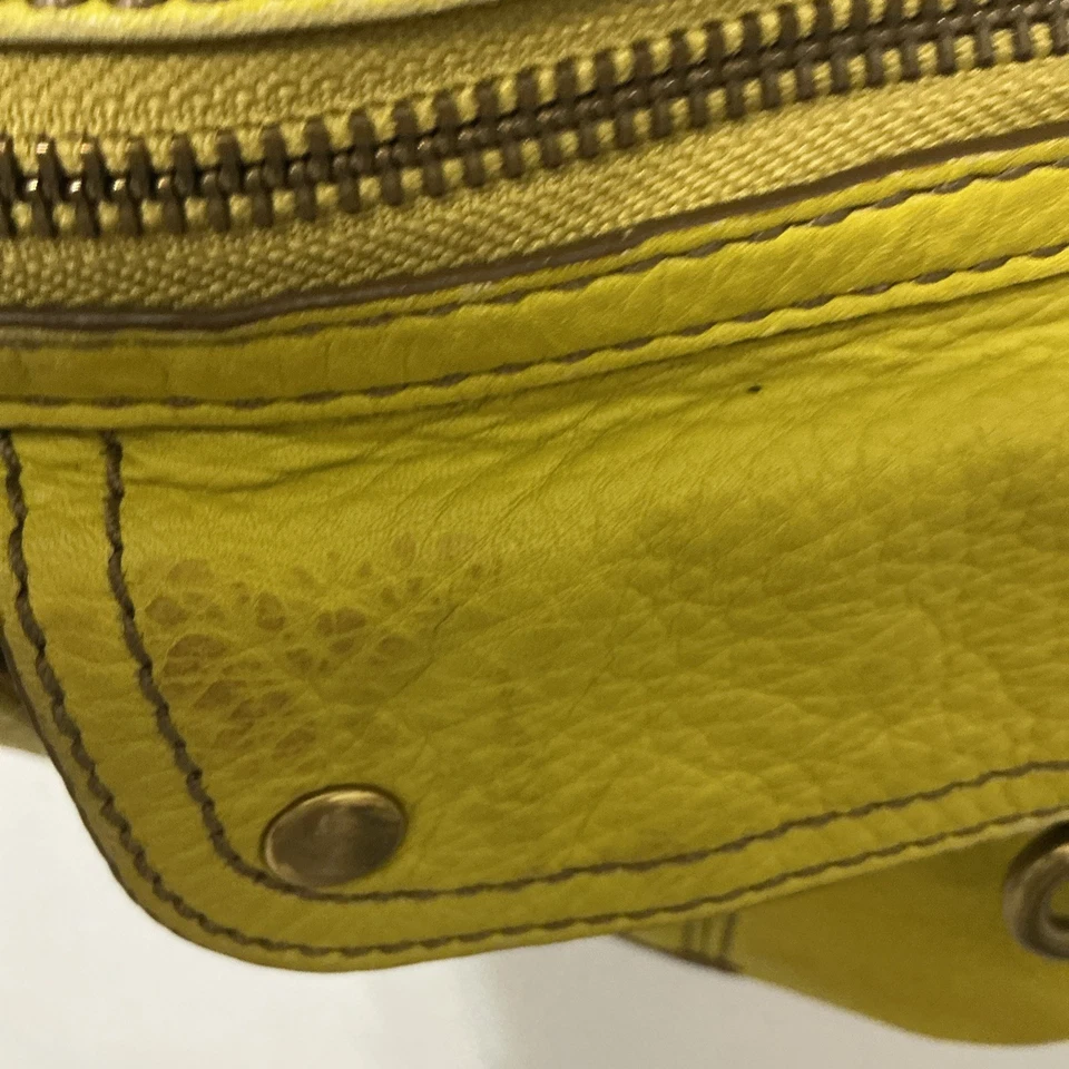 Bolso de hombro Fossil grande amarillo Morgan Foto 3 de 4