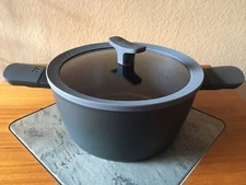 BergHOFF CERA-Green NON-STICK Covered Stockpot 6.2Qt/5.9L 10" All Cooktops BLACK