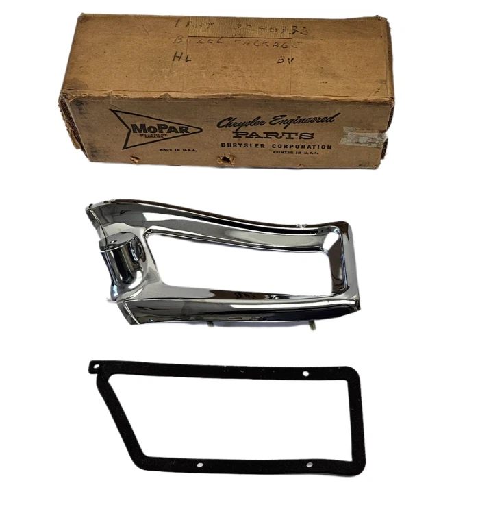 1961 Dodge Dart lanterna traseira direita lateral do passageiro moldura cromada 2240736 NOS. - Imagem 2 de 4