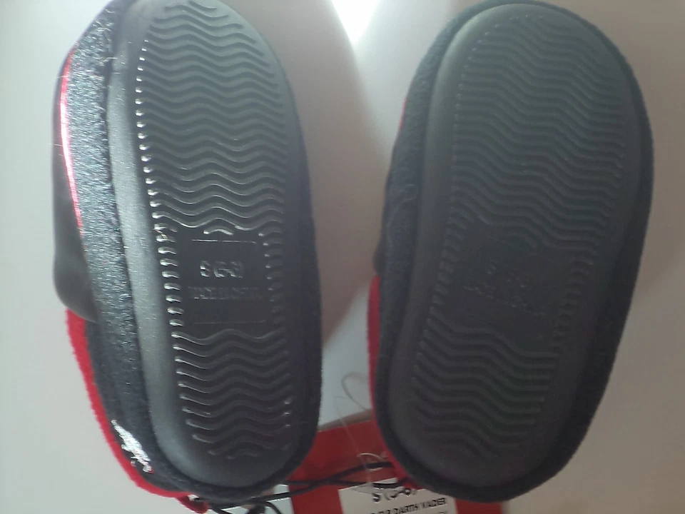 Boys Star Wars Size Small 5-6 Toddler Slip On Darth Vader Black Slippers  - Image 4 of 4