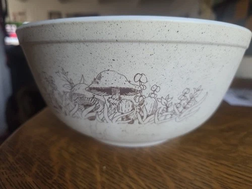 Vintage 1980's Pyrex Forest Fancies Mushroom Nesting Bowl #403 2.5 Qt
