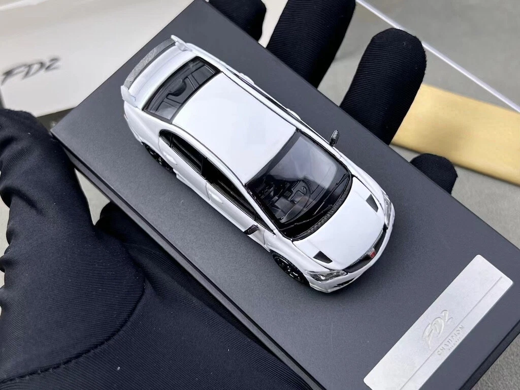 Champion 1:64 White JDM Civic Type R FD2 Sports Model