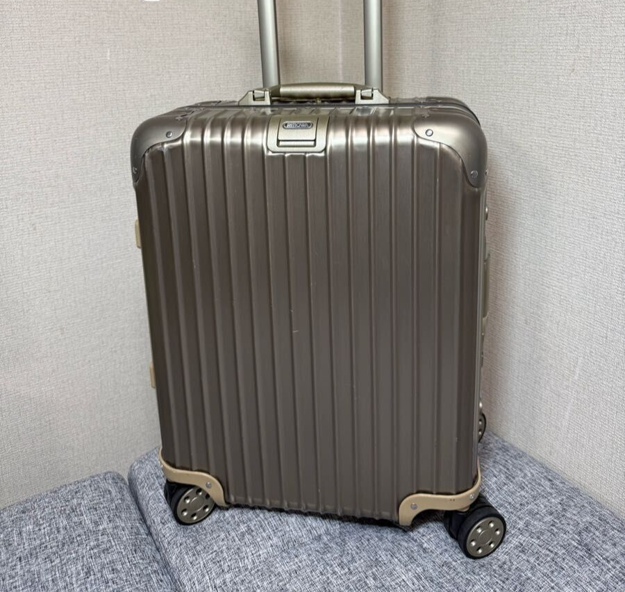 Rimowa Topas Titanium 45L Gold 4-wheels Carry Case Suitcase Rimowa Topas Titanium 45L Gold 4-wheels Carry Case Suitcase