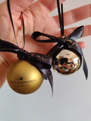 2 x Luxus Moet & Chandon Weihnachtskugeln mit Schleife Hochzeit Gastgeschenke 2 Stück