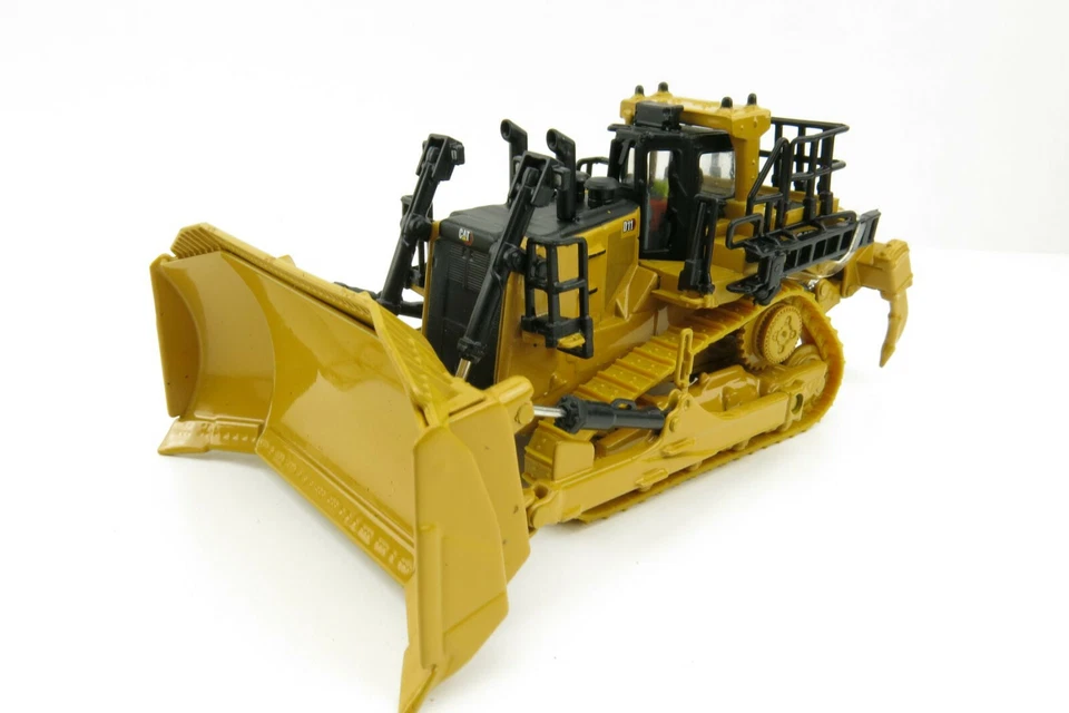 Diecast Masters 85659 - CAT D11 Track-Type Tractor Dozer TKN Design 1:87 - Image 3 of 4