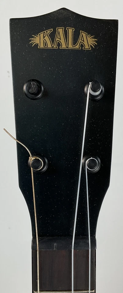 Ukelele eléctrico acústico barítono mango rizado Kala - natural - clavija de afinación rota Foto 4 de 4