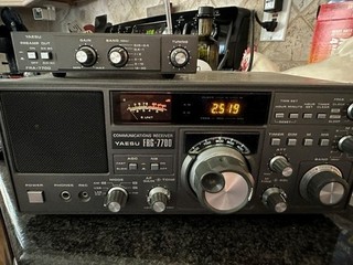 Yaesu FRG 7700 Shortwave Ham Radio includes FRA 7700 Active antenna