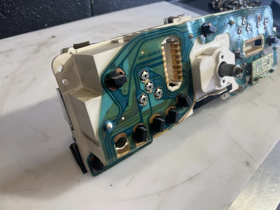 1987-1991 FORD F150 F250 F350 Б/У ПРИБОРНАЯ ПАНЕЛЬ P# E8TF-10894-BB - Изображение 4 из 4