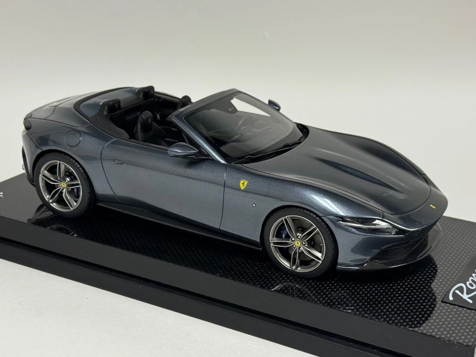 1/18 MR Colección Ferrari Roma Spider en Roma Azul Base Carbono 49 piezasFE040C Foto 4 de 4