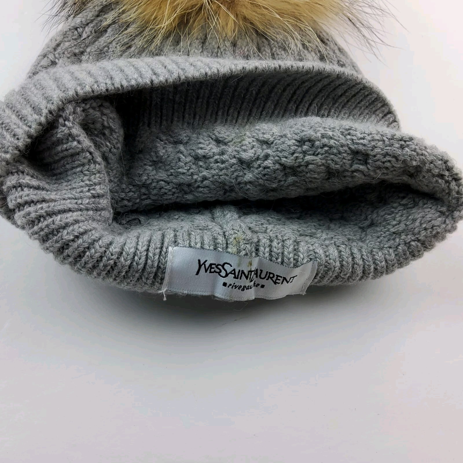 Cappello Yves Saint Laurent YSL lana pelliccia di coniglio pom maglia