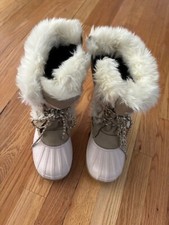 Khombu boots for a girl - youth size 4