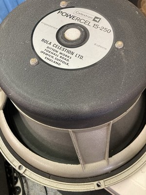 Celestion Powercell 15/250.   Es sind 2 Stück als eine Einheit 