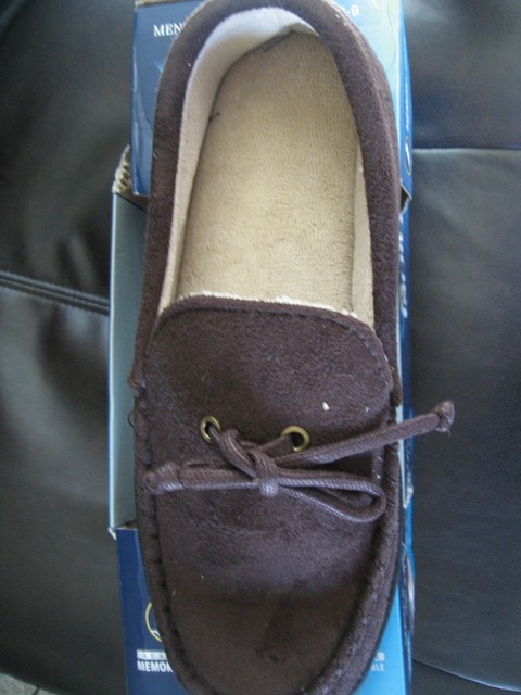 isotoner memory foam slippers mens