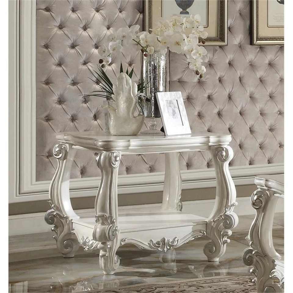 Mesa auxiliar cuadrada de madera ACME Versailles con estante inferior en blanco hueso Foto 2 de 4