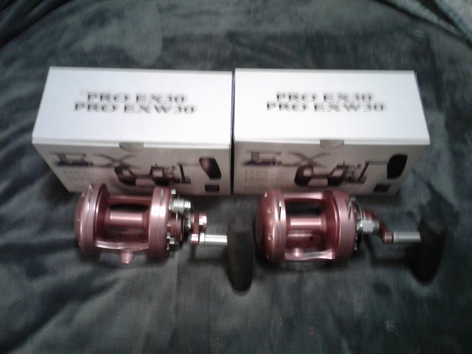 Pair of NEW Avet EXW 30/2 Rare Pink fishing reels