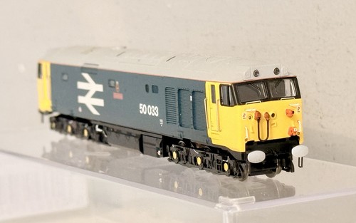 Dapol 2D-002-FF2 Class 50 Large Logo No 50033 Limited Edition Spur N | Condition: Used