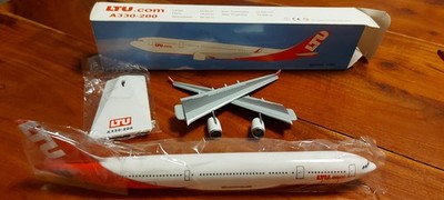Flugzeugmodell 1:200 Airbus A330-200 LTU aus Kunststoff in OVP NEU!