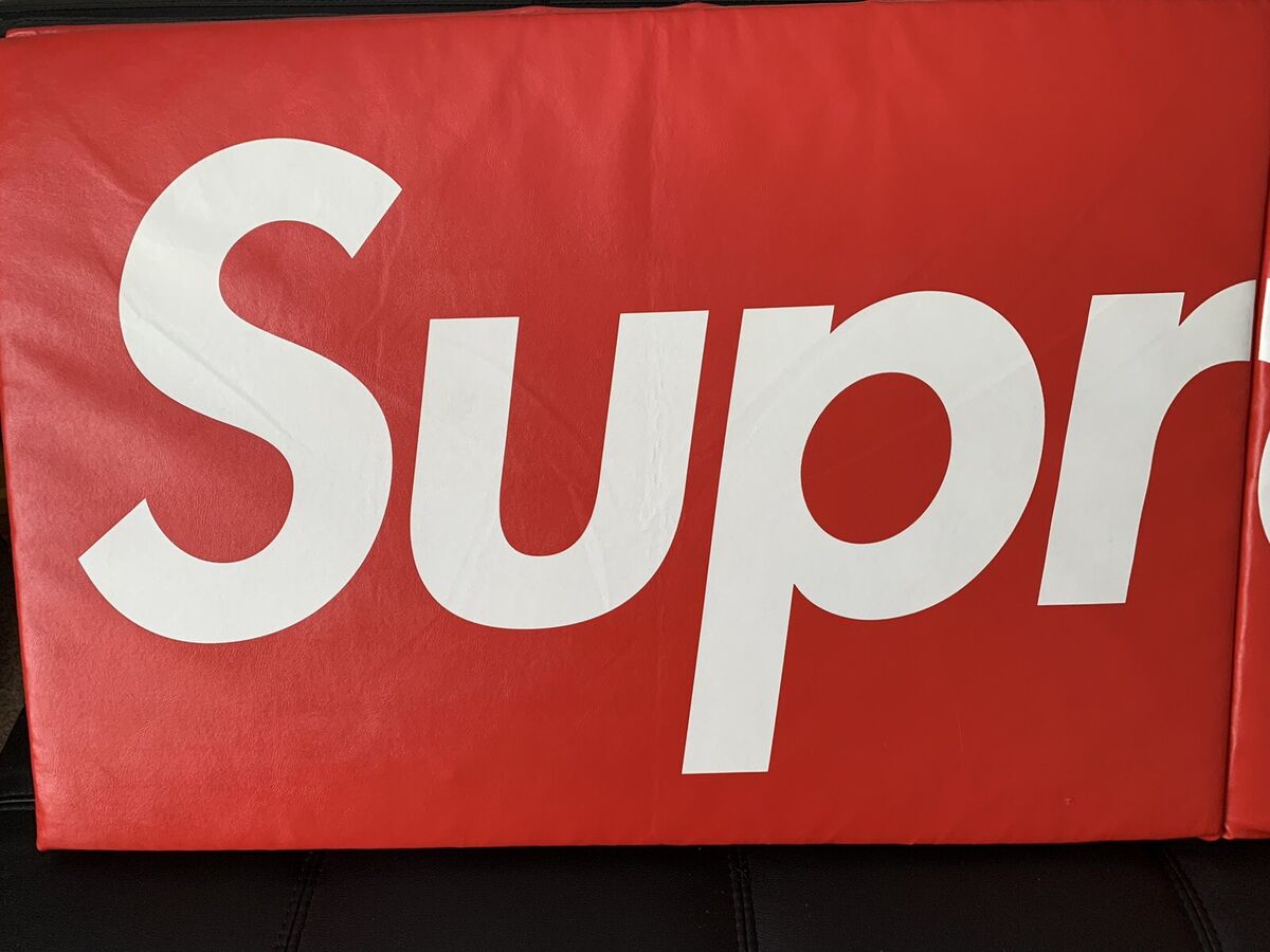 Supreme Everlast Folding Exercise Mat Red FW17 -New -Ready Supreme Everlast Folding Exercise Mat Red FW17 -New -Ready