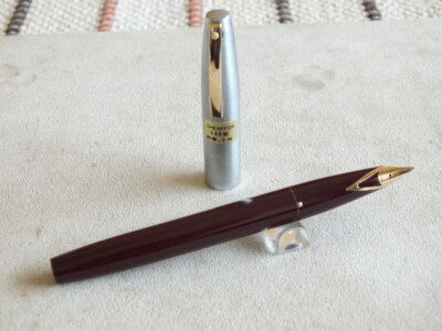 Sheaffer 440 Burgundy with Stainless Cap 14K nib Fountain Pen 1970s old stock