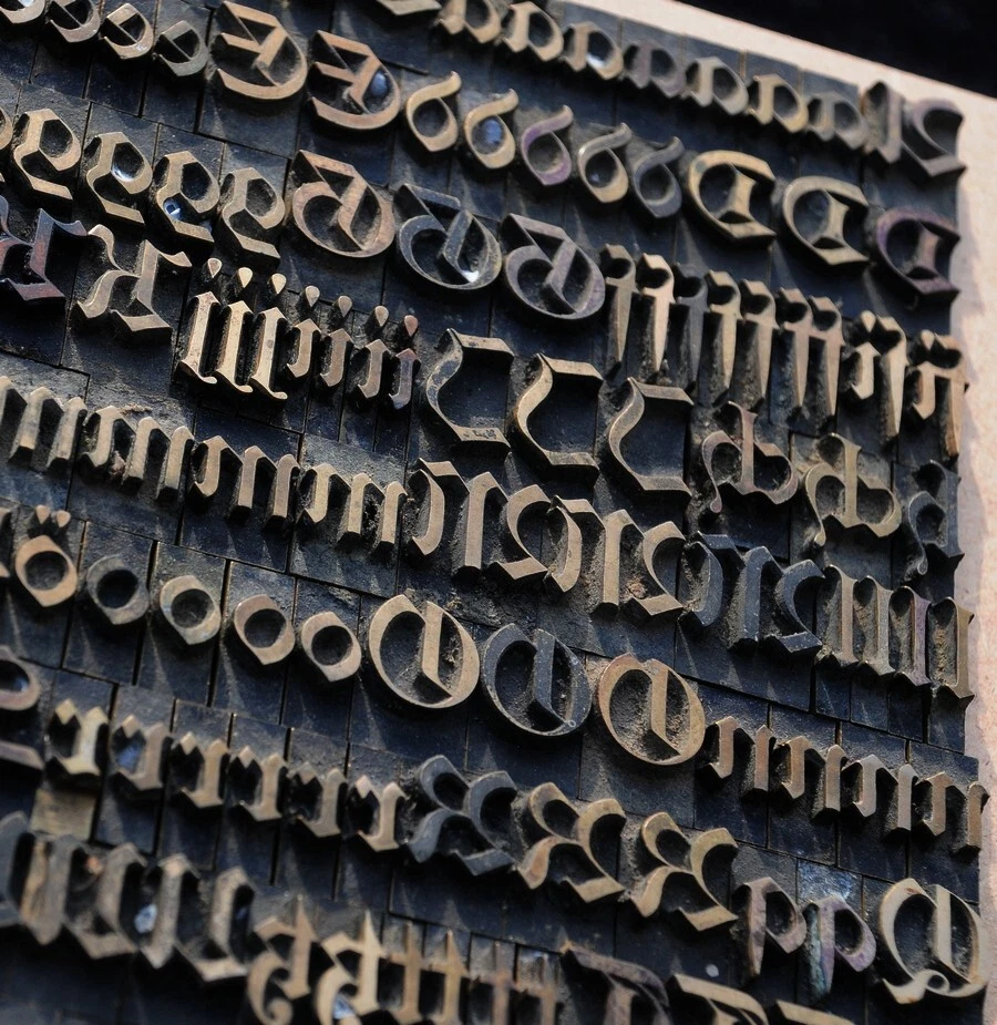 Prägeschrift 14 mm Messingschrift Buchbinder Messing Prägen Vergolden Fraktur ~~