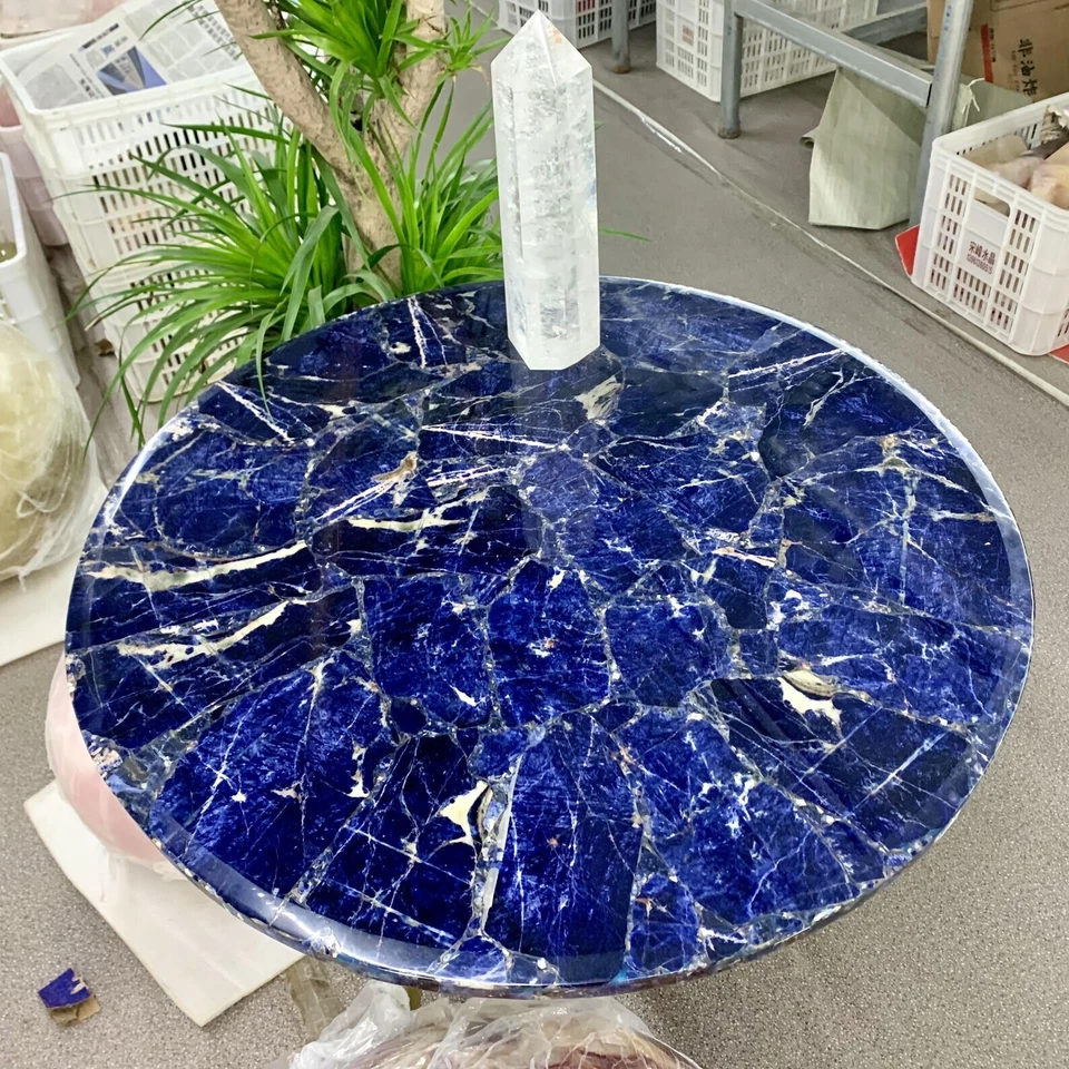 Mesa de comedor de sodalita, mesa de piedras preciosas iridiscentes, arte de muebles de piedra de cristal Foto 4 de 4