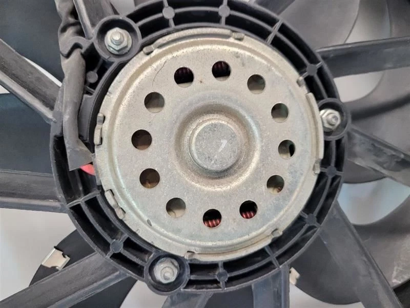 BUICK ENCORE 2014-2019 Radiator Fan Motor Assembly 1.4L 95301357 - Image 2 of 4