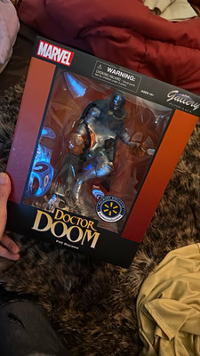 Diamond Select Marvel Gallery Diorama Doctor Doom PVC Statue Walmart Exclusive