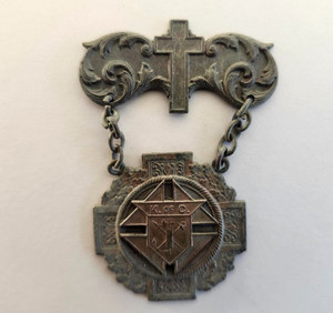 KNIGHTS OF COLUMBUS BADGE VINTAGE MISSING CLASP WHITEHEAD & HOAG NEWARK, NJ 3"