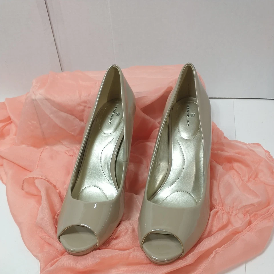 Zapatos de salón clásicos Bandolino para mujer talla 11M Rainaa Peep Toe, tostados,  Foto 4 de 4