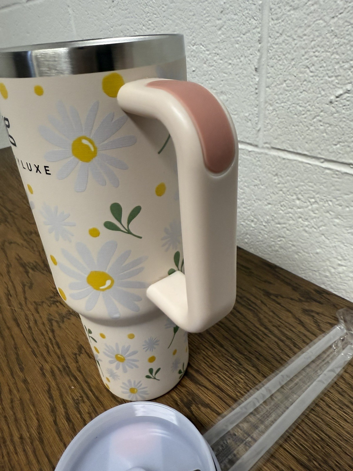 ComfyLuxe Daisy Flowers Pattern 40oz Double Walled Stainless Steel Tumbler