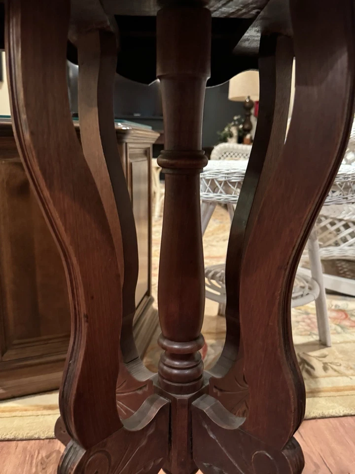 Antigua mesa auxiliar victoriana Eastlake de mármol rosa y madera alrededor de 1900 Foto 4 de 4