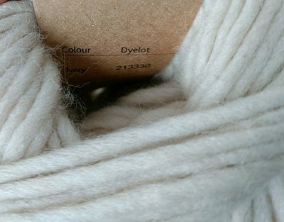 The Petite Wool Wolle We Are Knitters 100g Farbe Dyelot *Neu*