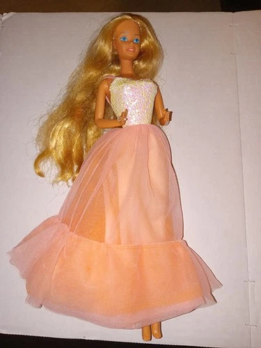 Mattel Barbie Doll Vintage Peaches And Cream 1980's Made In Taiwan