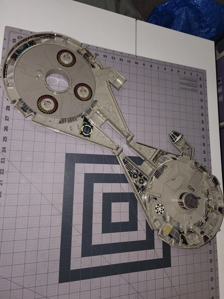 Millenium Falcon Star Wars Playset Micro Machines Lewis Galoob Vtg 1995 Toy Used - Image 4 of 4