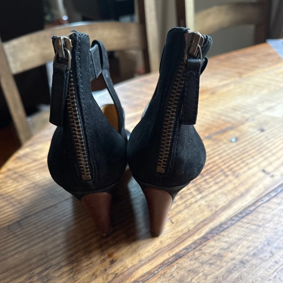 Sandálias anabela femininas Nine West Francie camurça preta EUA 7 com salto marrom - Imagem 3 de 4