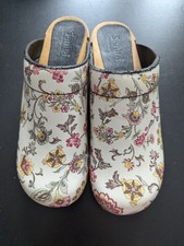Sanita Flowered Leather Wooden Clogs size 39/8-8.5 hardly worn