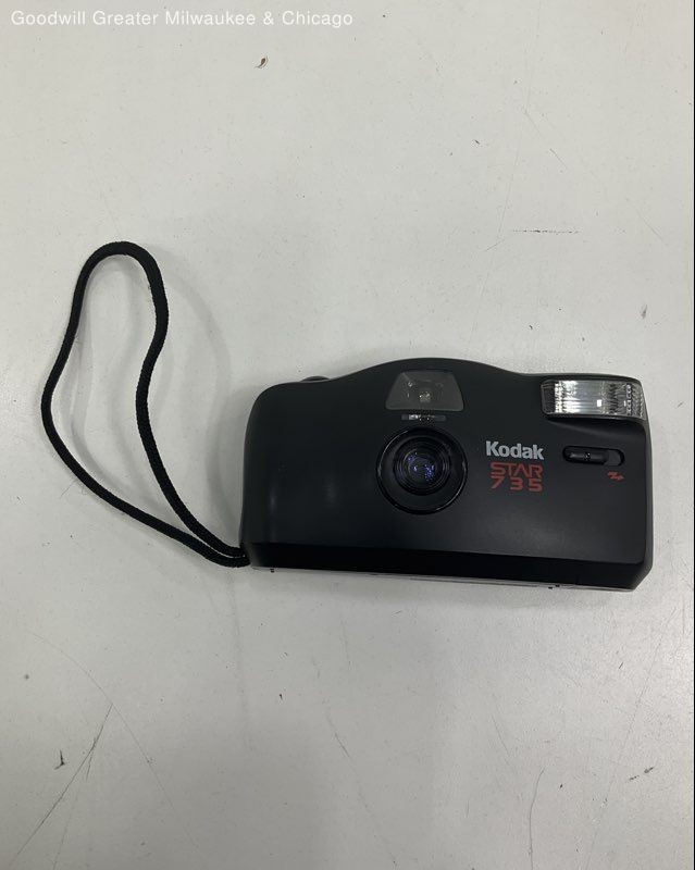 Kodak Star 735 35mm Film Camera Black Built-in Flash. Not Tested.
