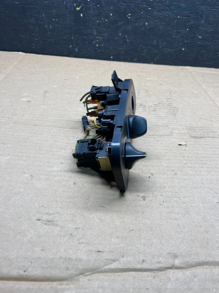 Центральная панель управления климатическим кондиционером Chevrolet Camaro 1994 1995 1996 годов выпуска Q2503 DG - Изображение 4 из 4