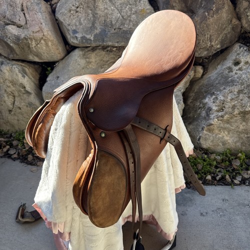 G. Passier & Sohn Hannover 18” Leather saddle With Girth Strap. BEAUTIFUL!!