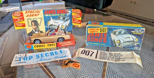 Vintage 1965 James Bond 007 Gold Aston Martin Corgi No 261 Complete Box + Papers