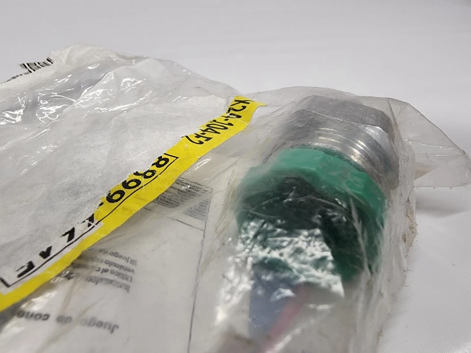 AC Delco GM Transmission Oil Cooler Outlet pipe connector 88996645 - Image 4 of 4